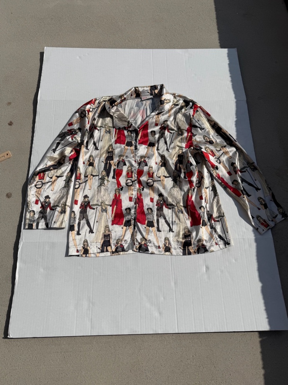 T Swift Medium button up 100% polyester